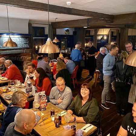 The Bull Inn Милдънхол Екстериор снимка