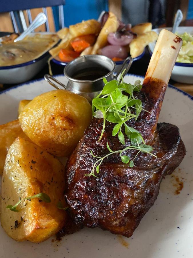 The Bull Inn Милдънхол Екстериор снимка