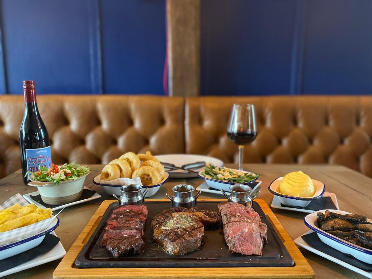 The Bull Inn Милдънхол Екстериор снимка
