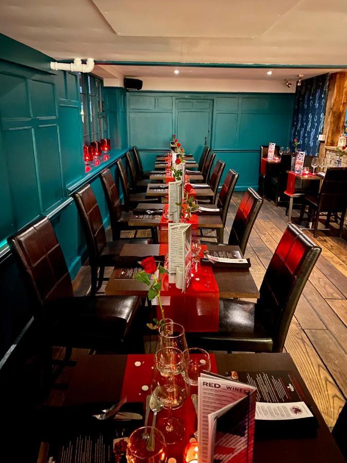 The Bull Inn Милдънхол Екстериор снимка